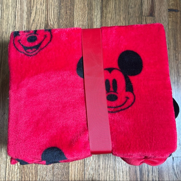 🚨SOLD🚨 DISNEY 3 Piece Mickey Mouse Travel Set - Picture 2 of 2